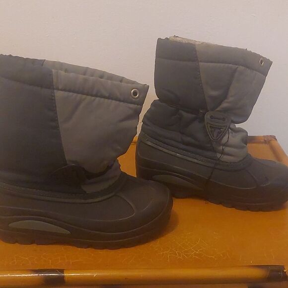 Kids snow boots Size 13 - Picture 2 of 5